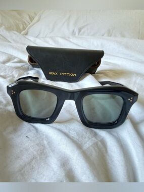 Black Oversized Women’s Sunglasses